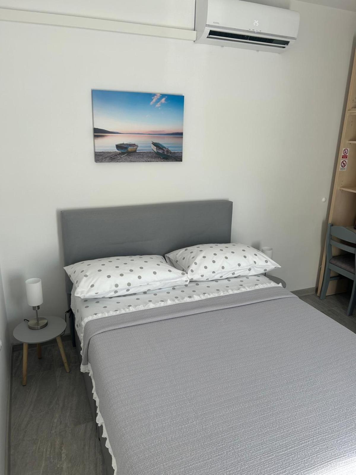Room Sleep & Fly Kastela Bagian luar foto